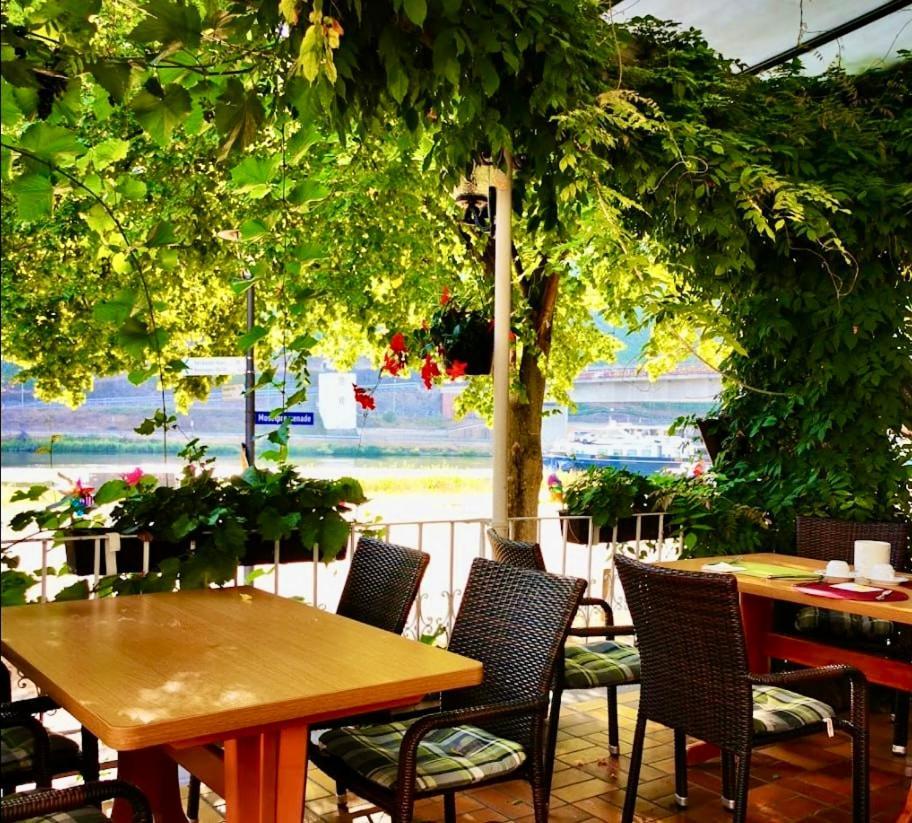 Hotel Krone Riesling Trittenheim Exterior foto
